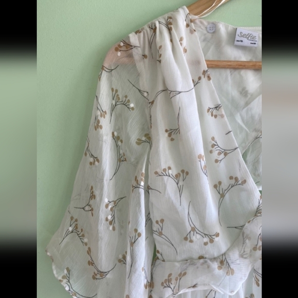 Selfie Leslie Flowy Floral Princess Dress- White - Picture 7 of 7